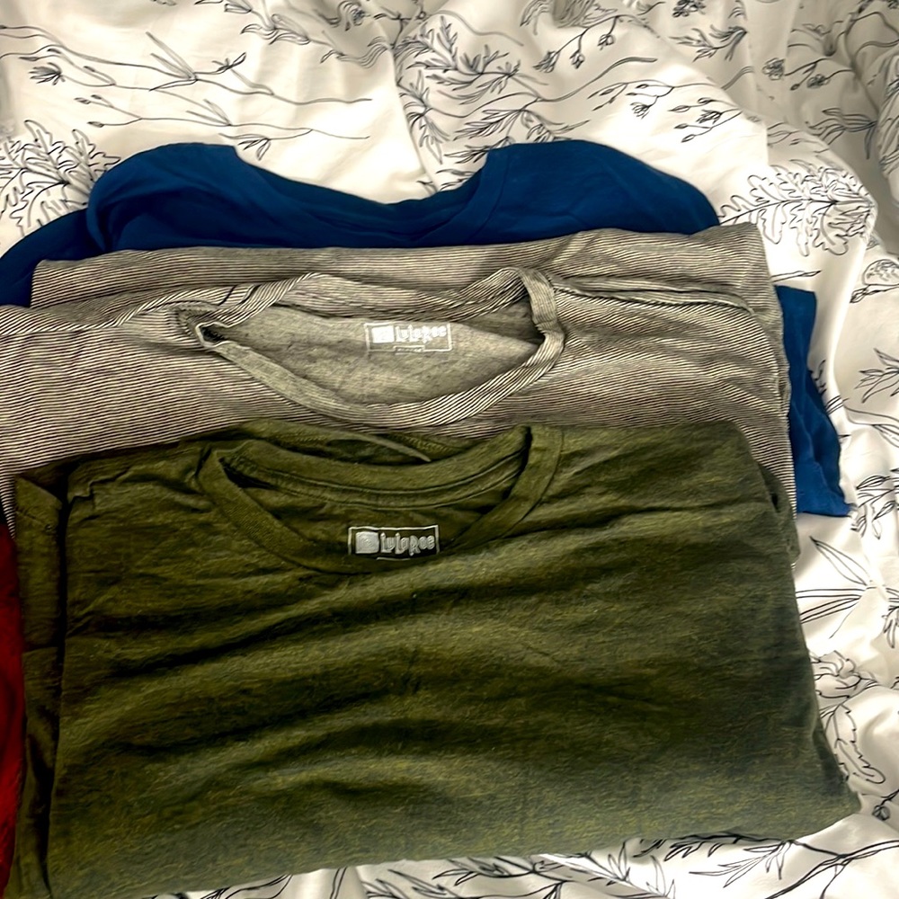 3 LulaRoe Tshirts. Never been worn.